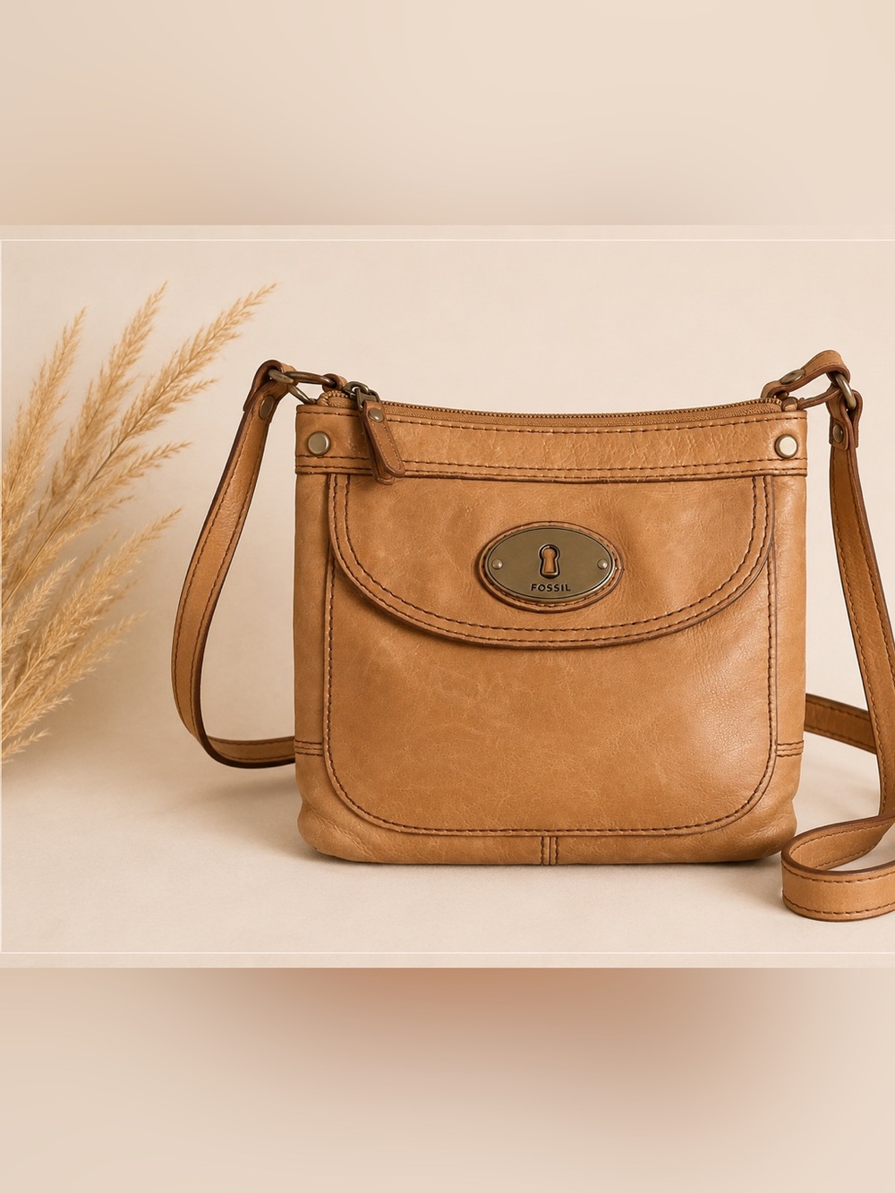 Fossil Y2K Maddox Tan Leather Crossbody Bag Turnlock Keyhole Logo